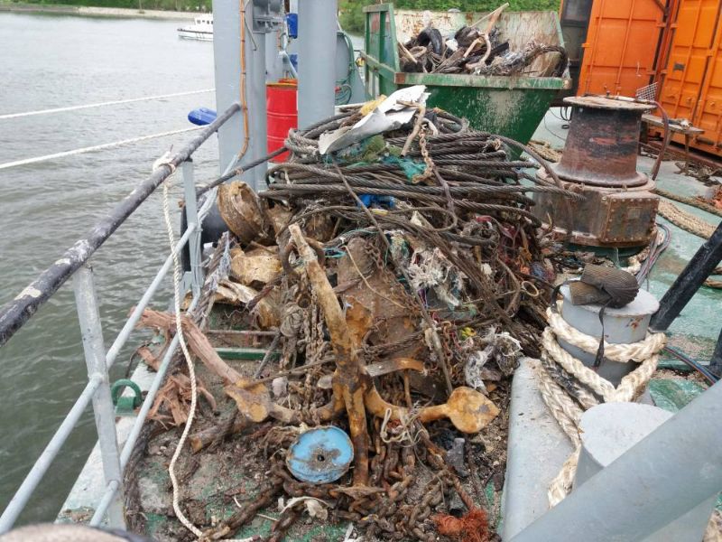 Ferraille sur bateaux a petit couronne 