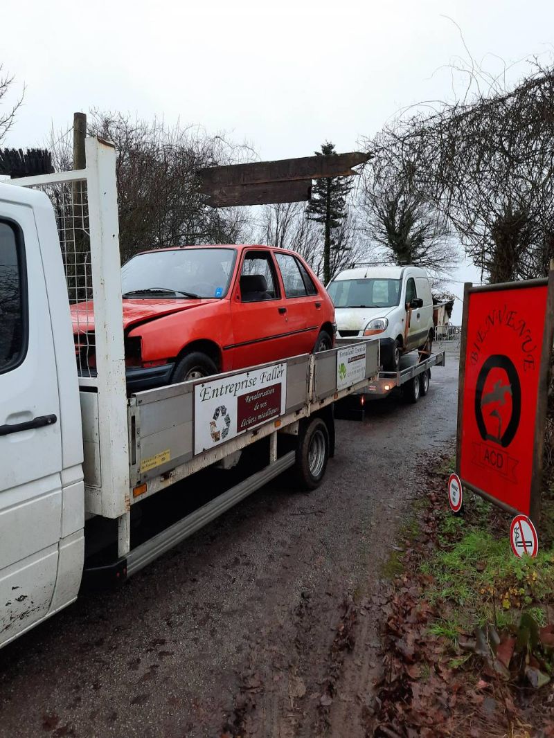 Peugeot 205 et Renault kangoo 