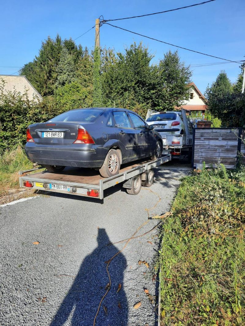 Peugeot 206 et Ford mondeo 