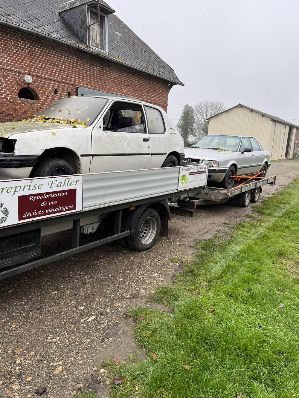 Peugeot 205 et une Audi 80