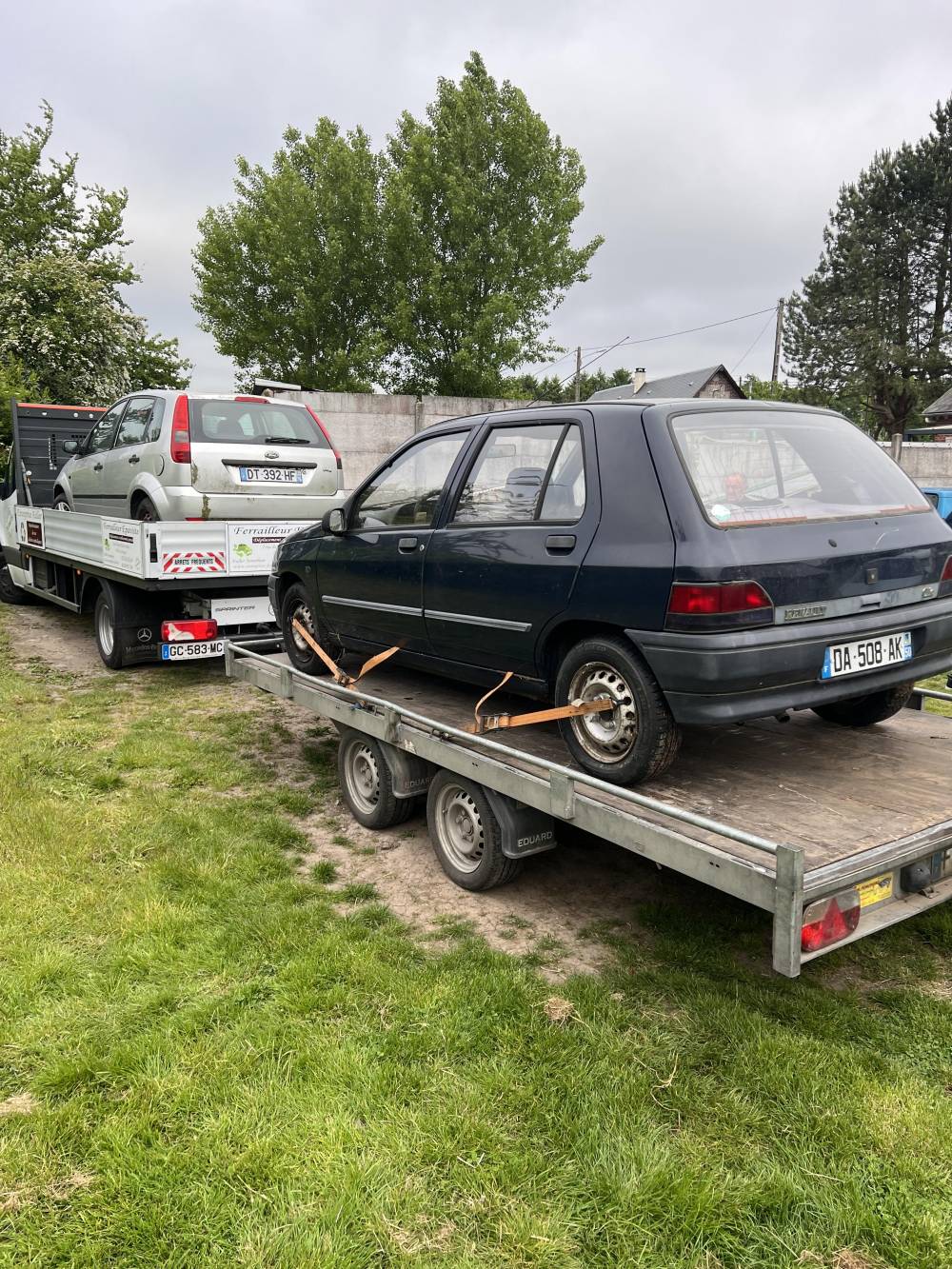 Véhicule Ford et Renault 