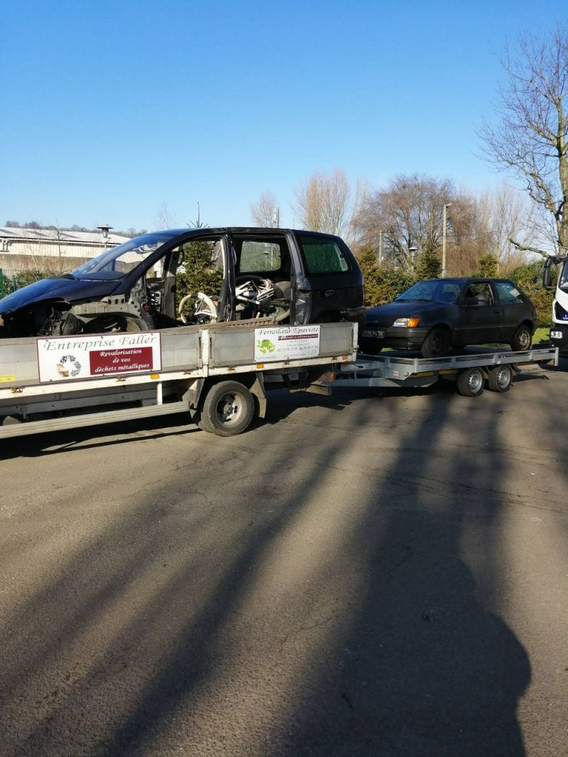 Peugeot 807 et Ford fiesta 